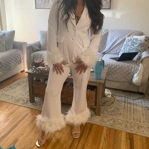 NWOT ✨ White Feather Sleeve Blazer Size M (selling matching pant seperately)